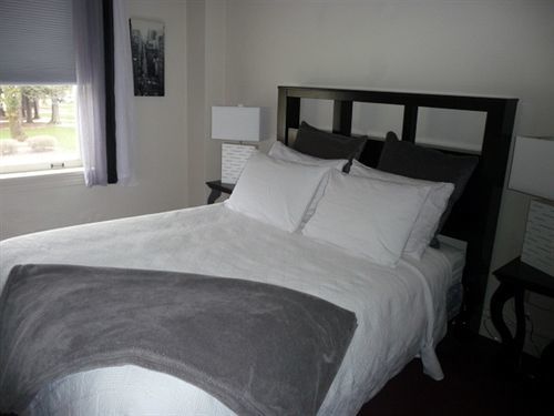 The Monticello Hotel Лонгвю Екстериор снимка